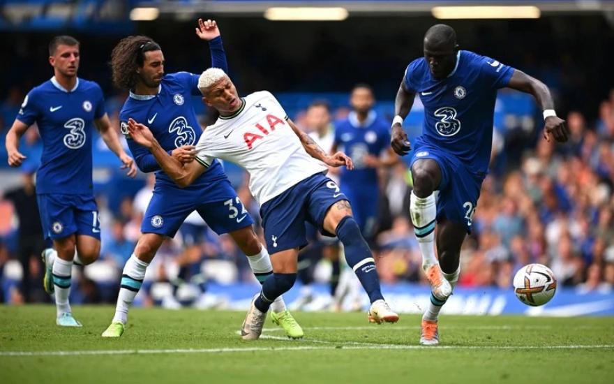 Các cầu thủ Chelsea tập luyện dưới sự chỉ đạo của HLV Pochettino trước trận đấu quan trọng với Ipswich