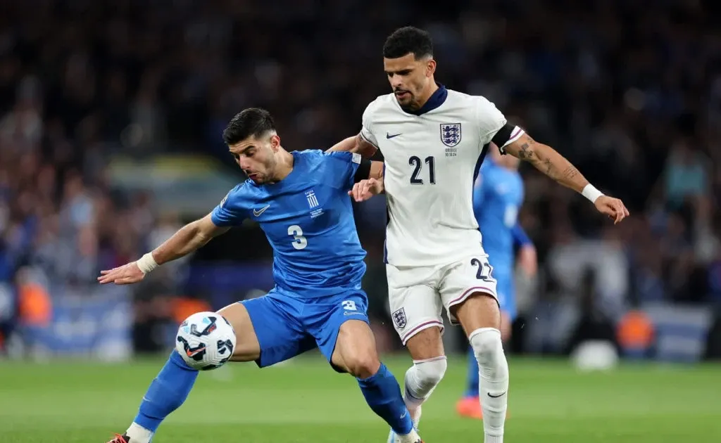 Phân tích phong độ gần đây của Bournemouth với hình ảnh tiền đạo chủ lực Dominic Solanke ăn mừng bàn thắng