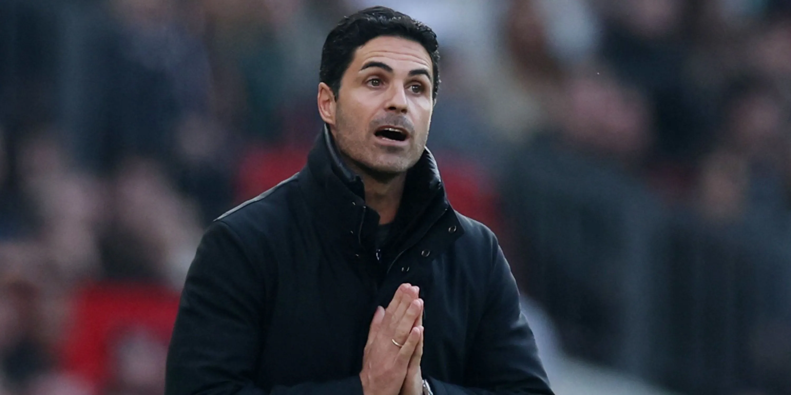 HLV Mikel Arteta của Arsenal chỉ đạo bên đường biên, tìm kiếm giải pháp cho hàng công Pháo thủ