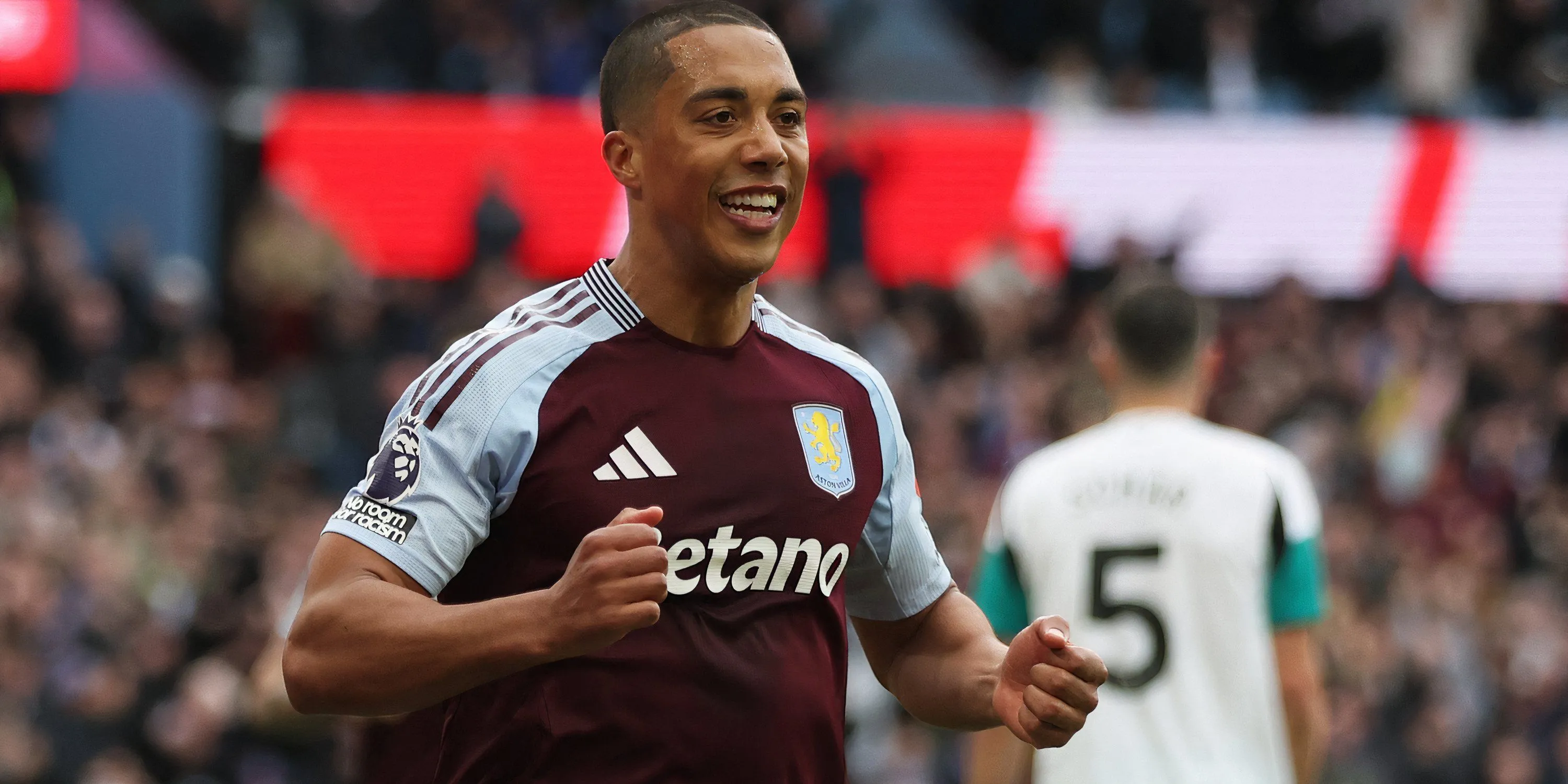 Tiền vệ Youri Tielemans, trụ cột tuyến giữa của Aston Villa