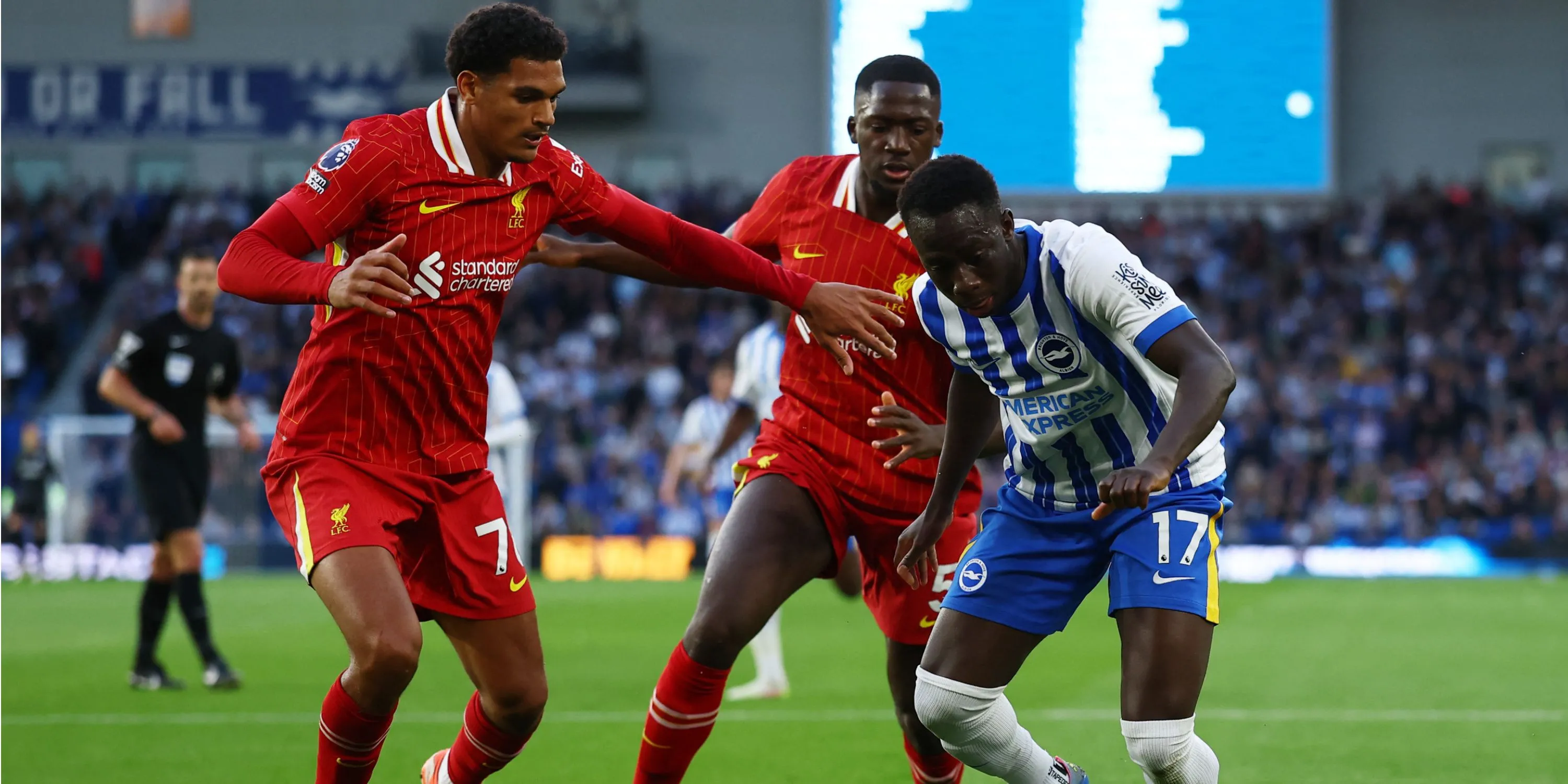 Trung vệ Jarell Quansah của Liverpool đang tham gia trận đấu trên sân khách tại Premier League
