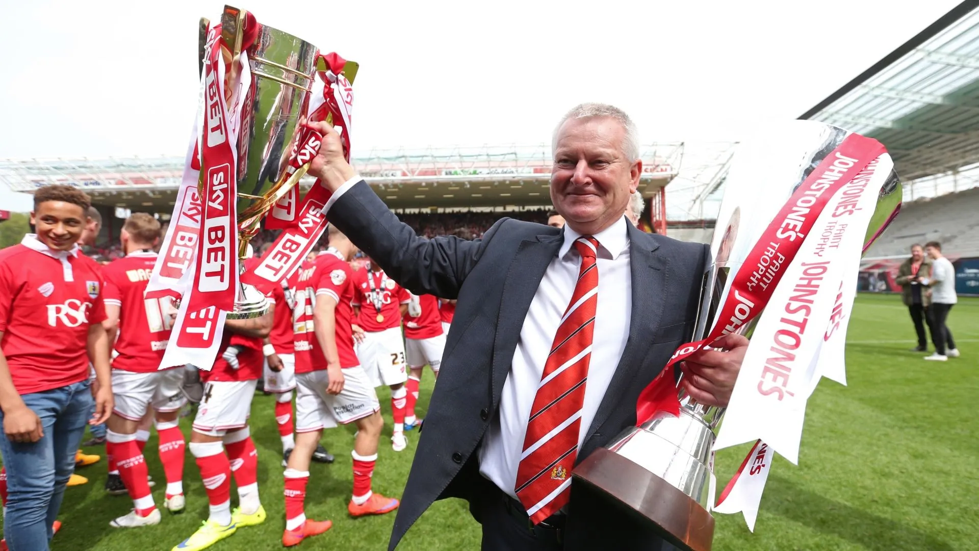 Chủ tịch Bristol City Steve Lansdown phát biểu về khả năng bán câu lạc bộ