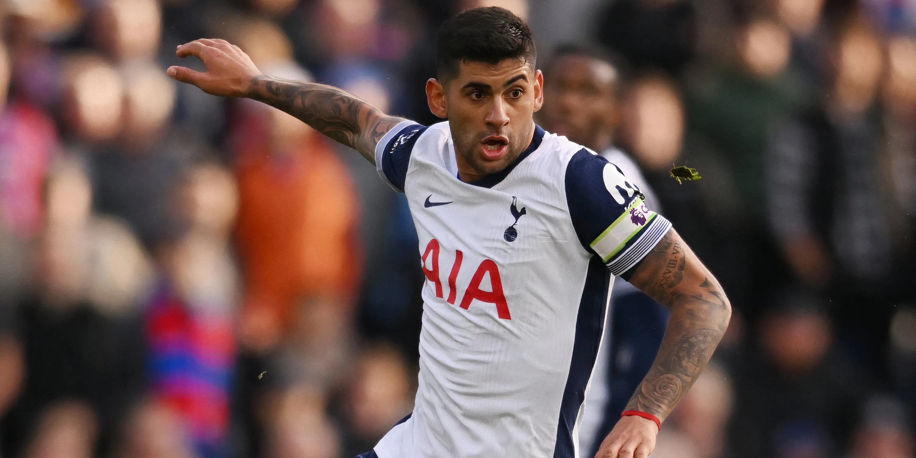 Cristian Romero thi đấu cho Tottenham Hotspur