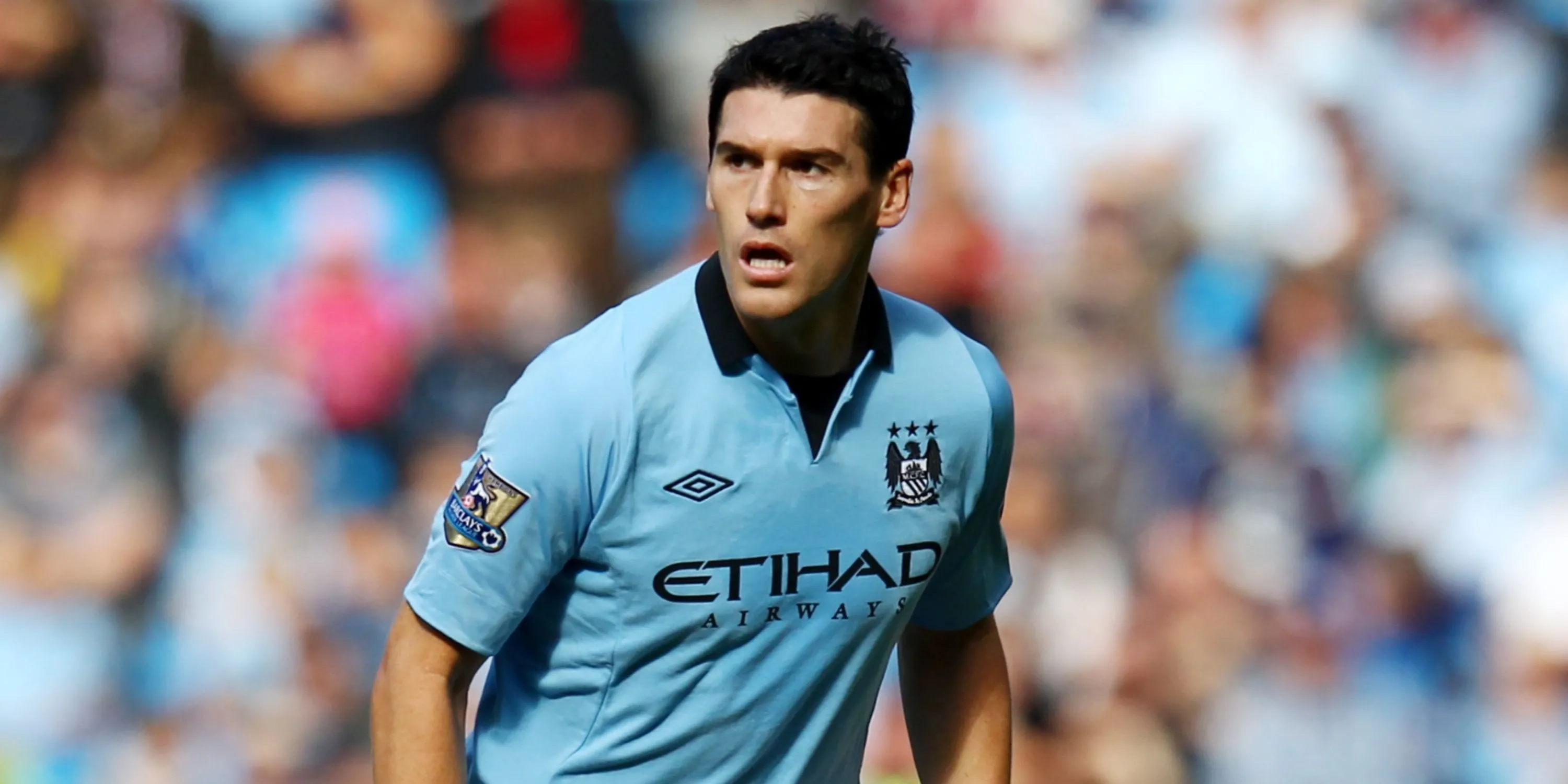 Gareth Barry, cầu thủ giữ kỷ lục số lần ra sân tại Premier League, thi đấu cho Manchester City