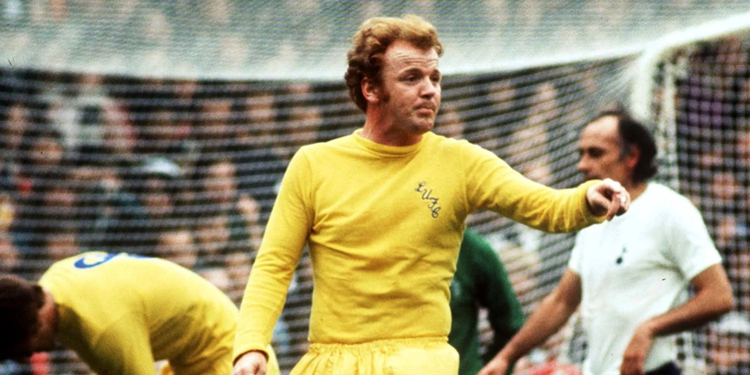 Huyền thoại Billy Bremner, biểu tượng của Leeds United trưởng thành từ lò đào tạo.