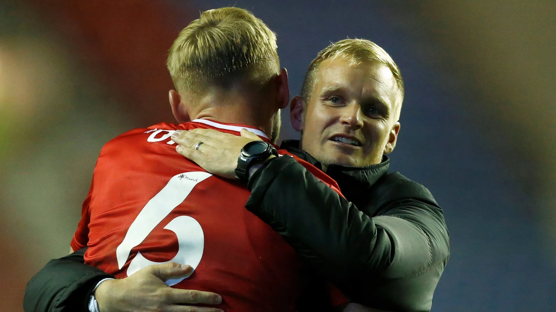 Liam Manning và Harry Darling tại MK Dons