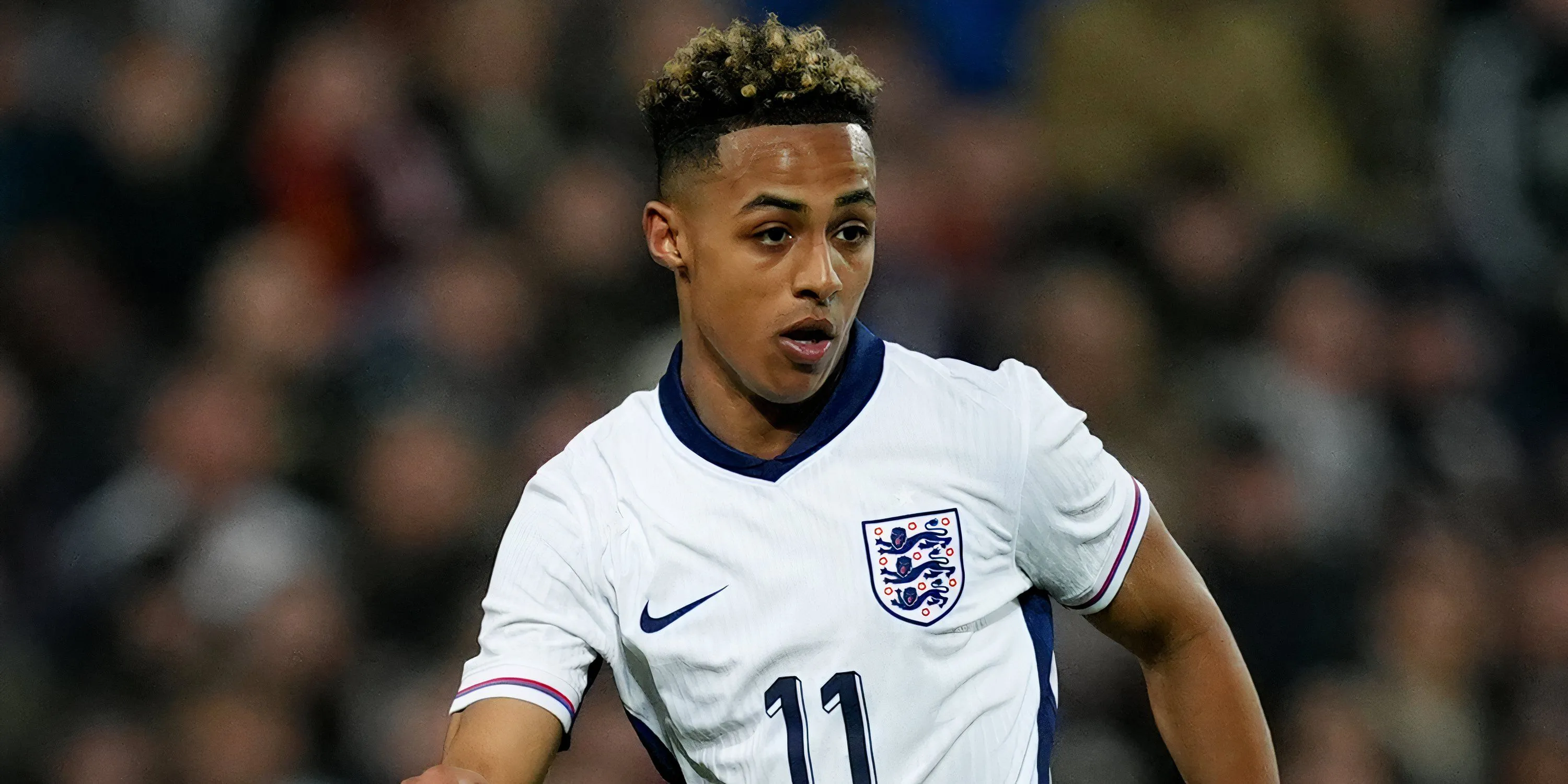 Omari Hutchinson trong màu áo đội tuyển U21 Anh tham dự giải vô địch châu Âu