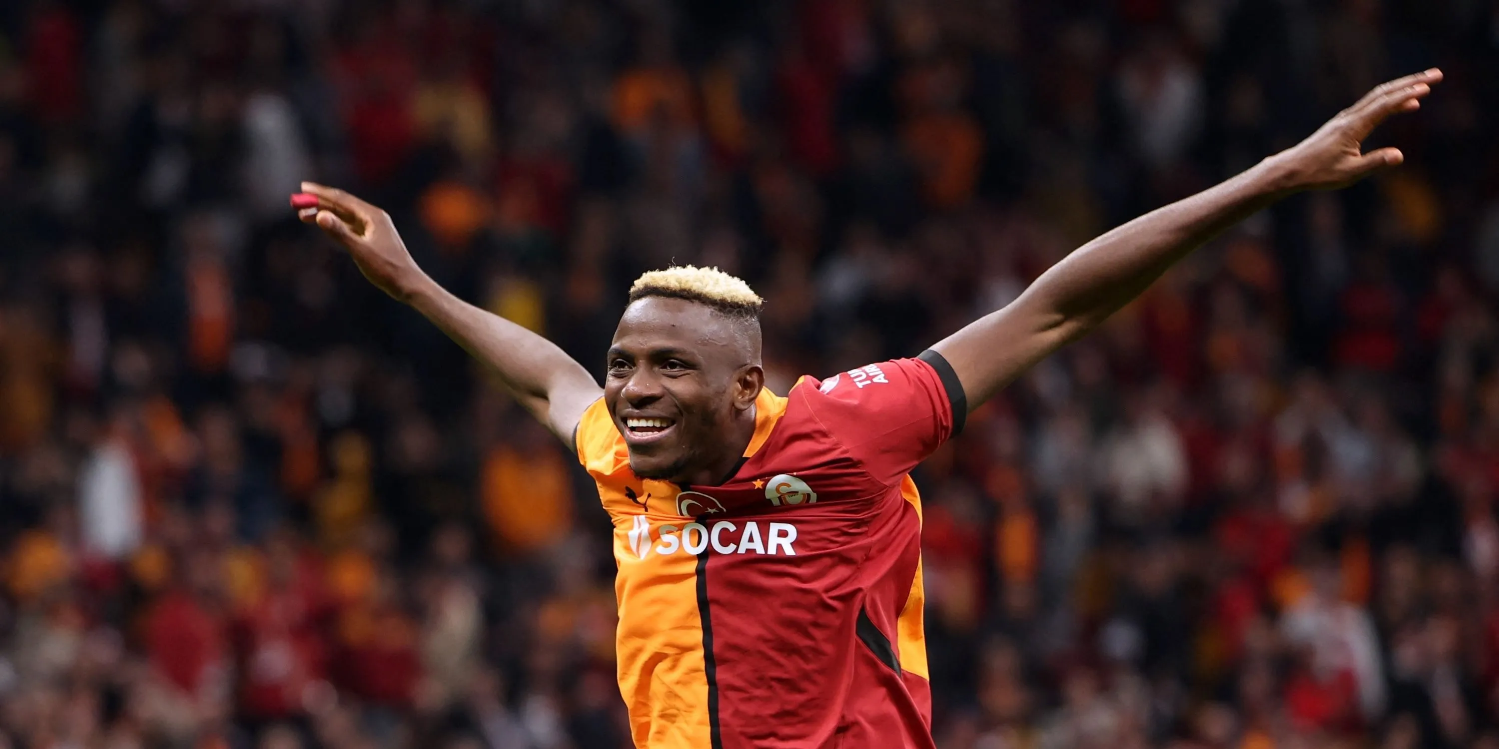 Osimhen ăn mừng bàn thắng sau trận đấu cho Galatasaray.