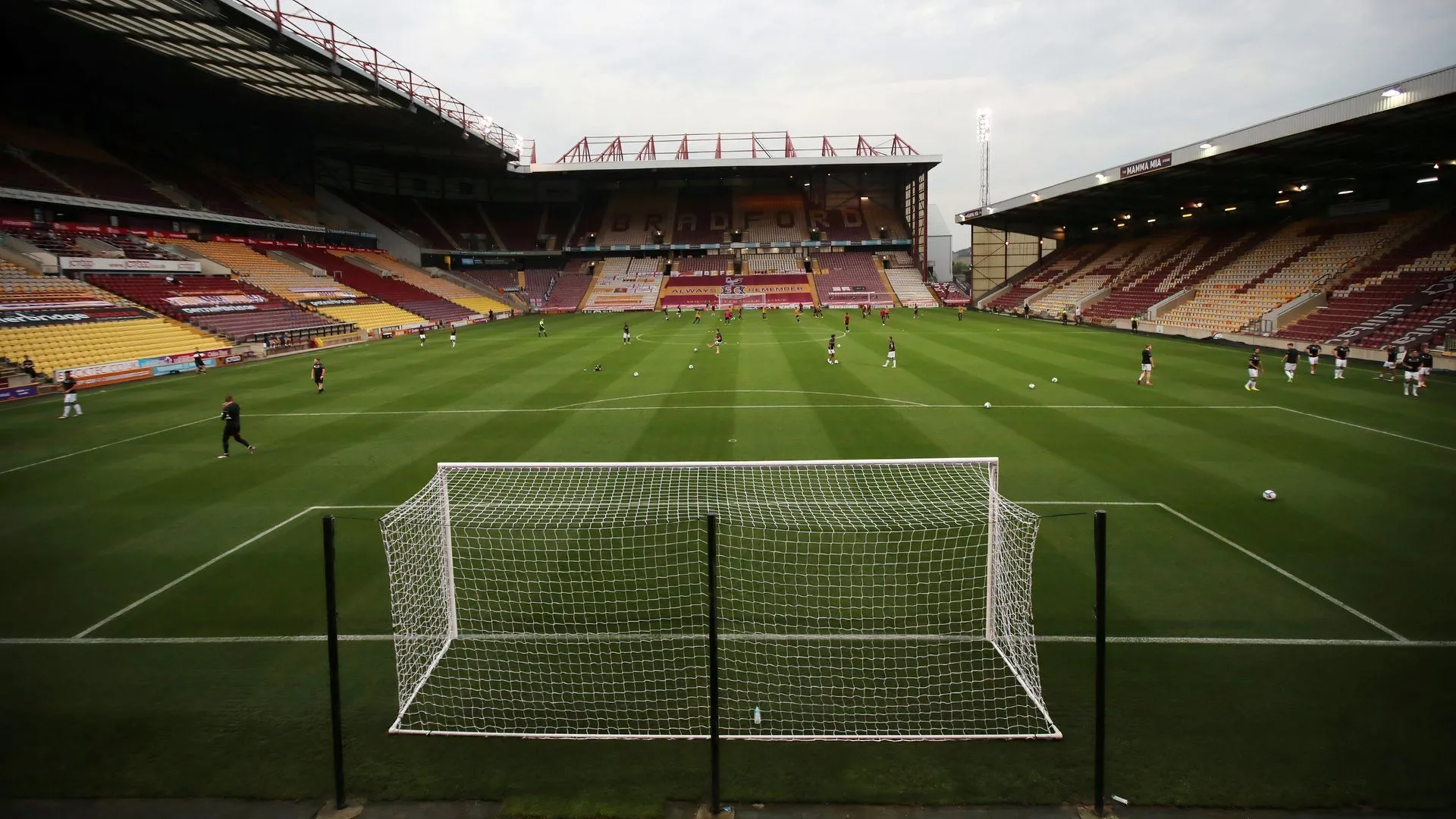 Sân vận động hoặc cầu thủ của CLB Bradford City, nơi tiền vệ Brandon Khela thi đấu theo dạng cho mượn