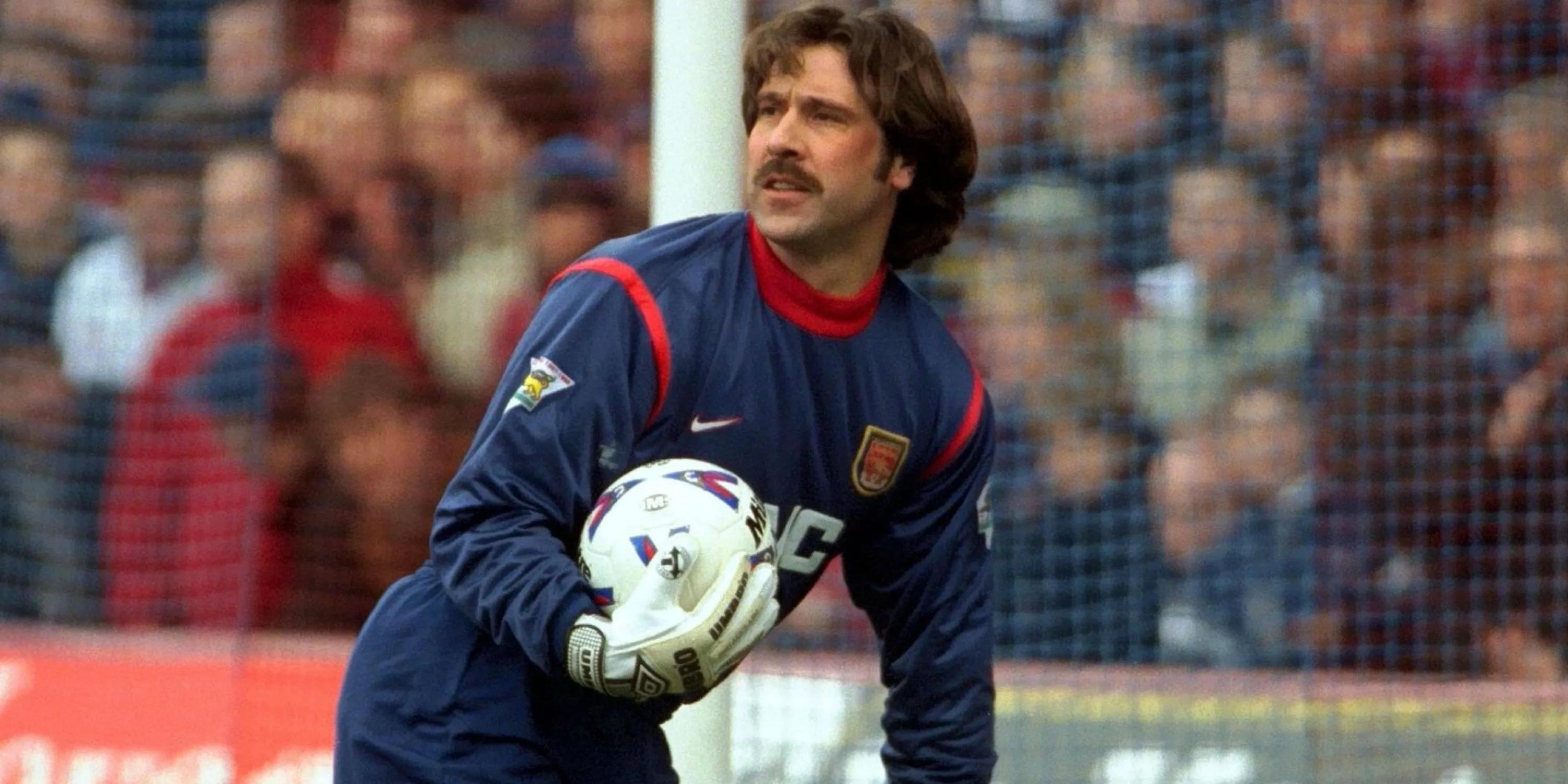 Thủ môn David Seaman, bức tường thành đáng tin cậy của Arsenal trong kỷ nguyên Premier League
