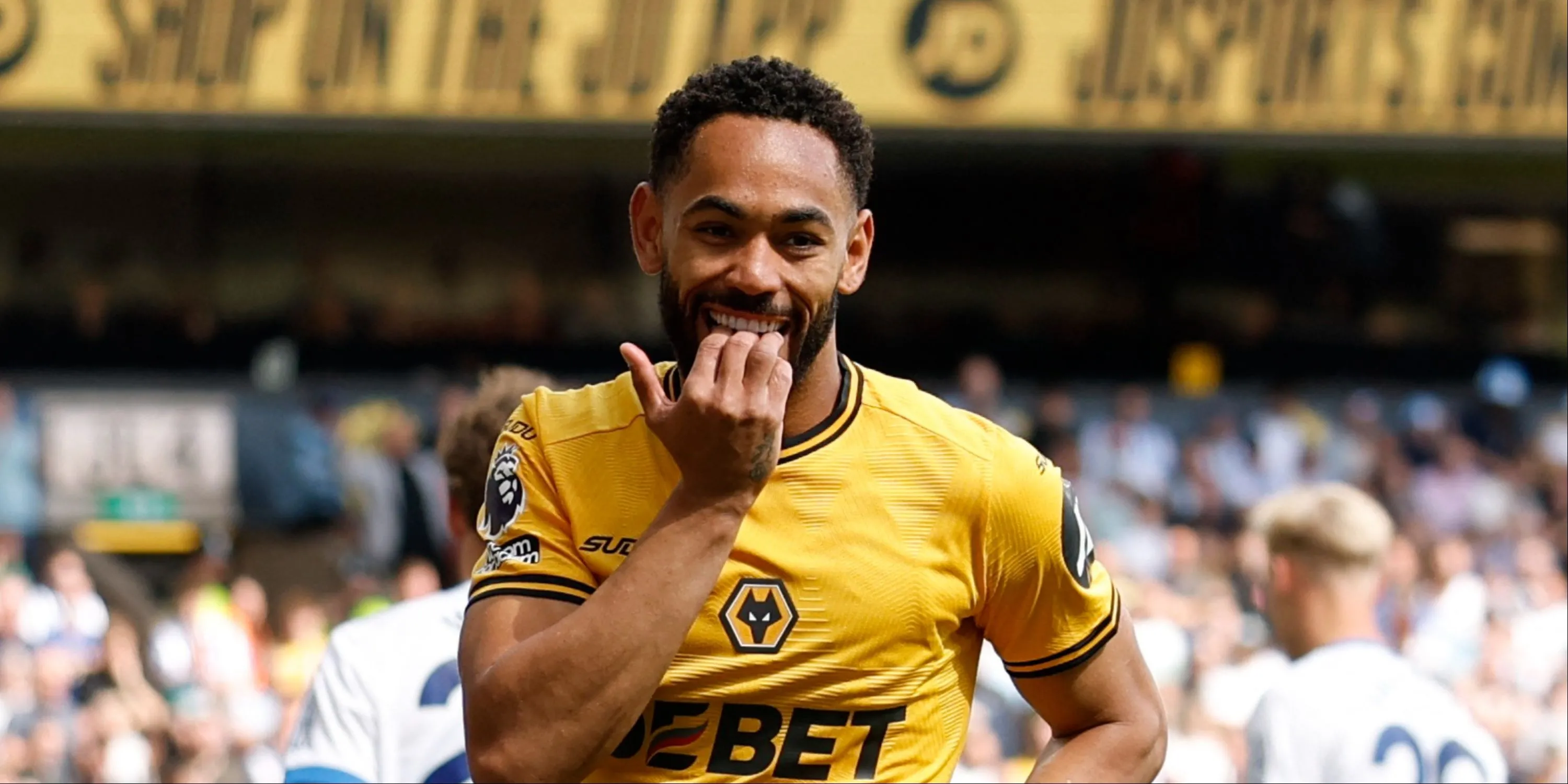 Tiền đạo Matheus Cunha trong màu áo Wolves, người đã chuyển đến Manchester United.