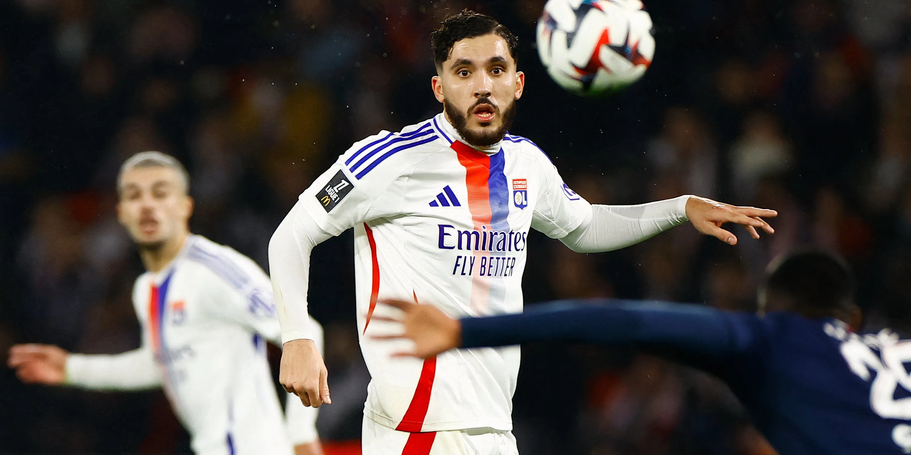 Tiền vệ Rayan Cherki trong màu áo câu lạc bộ Lyon, một mục tiêu tiềm năng của Tottenham.
