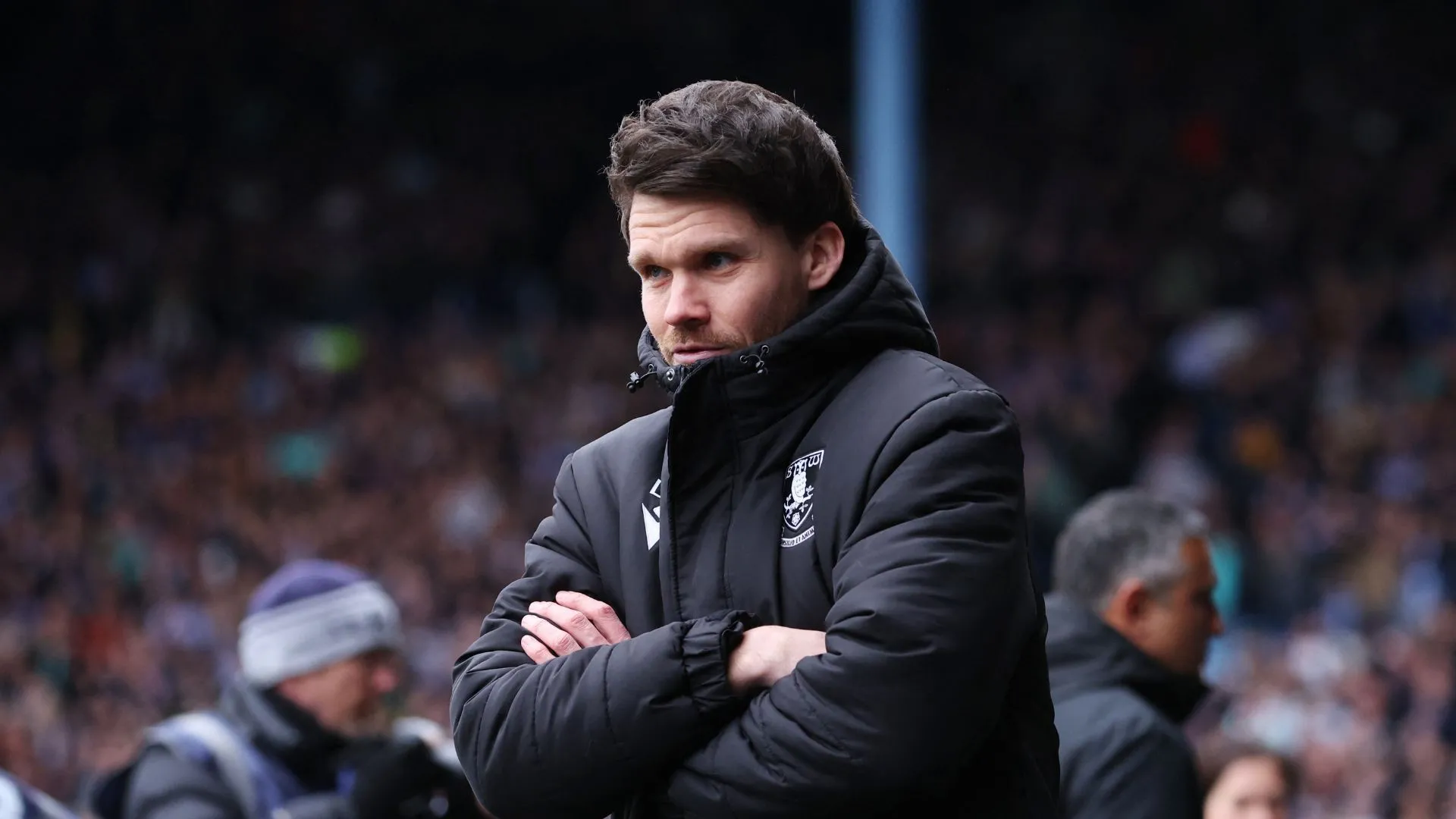 Danny Rohl thể hiện sự quyết tâm trong vai trò HLV trưởng Sheffield Wednesday, hướng tới mục tiêu tại giải đấu bóng đá Anh.