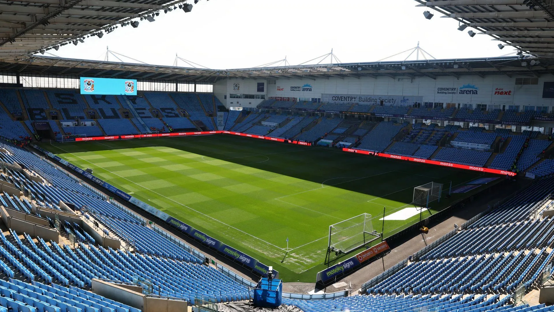 Toàn cảnh sân CBS Arena trong trận đấu có Sunderland