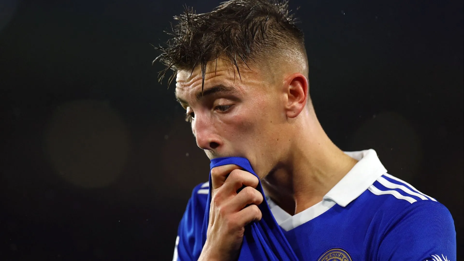 Tuyển tập hình ảnh tổng hợp về Leicester City, phản ánh tình hình đội bóng trong mùa chuyển nhượng.