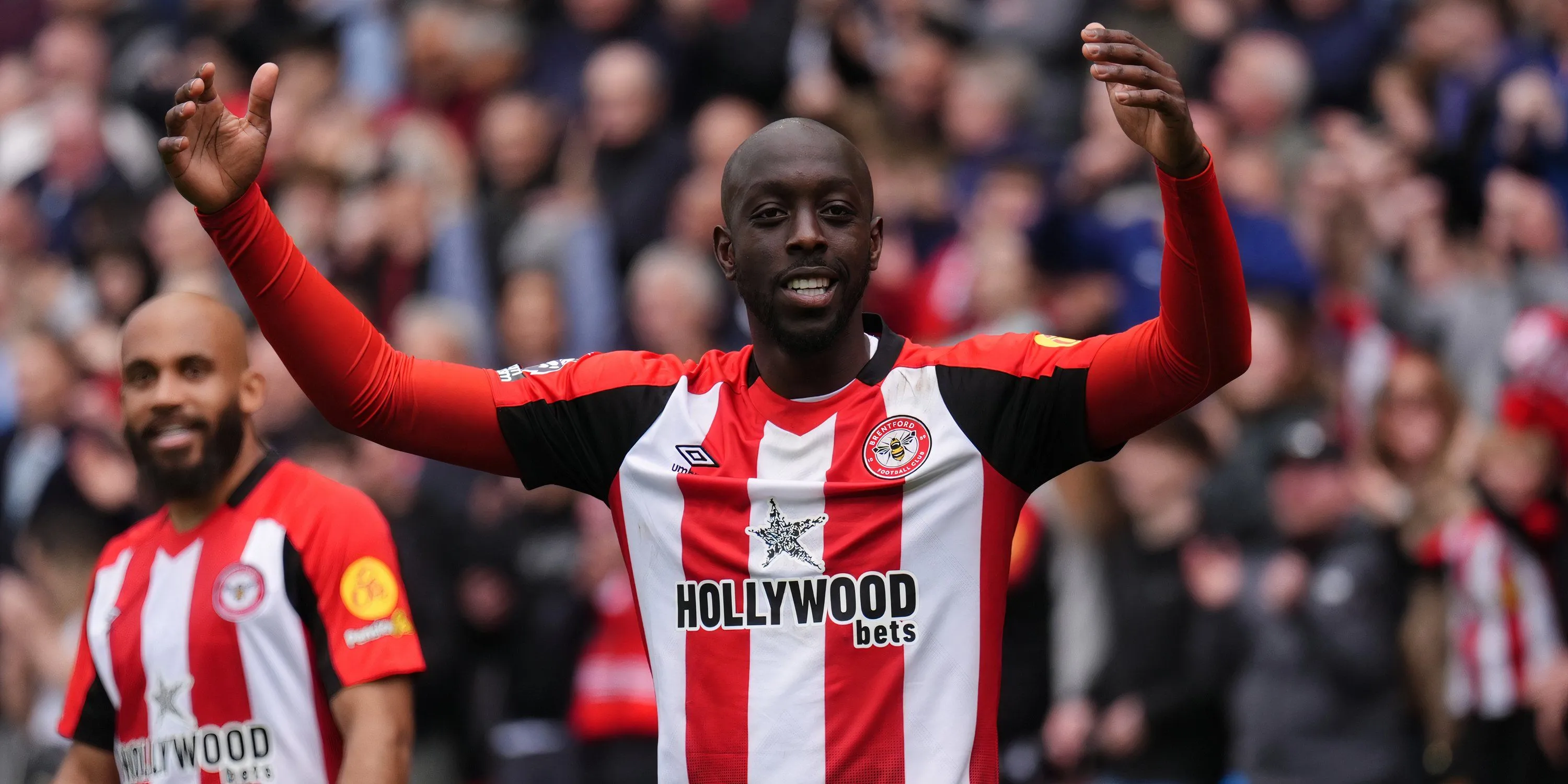 Yoane Wissa ăn mừng bàn thắng, cho thấy khả năng săn bàn ấn tượng tại Premier League