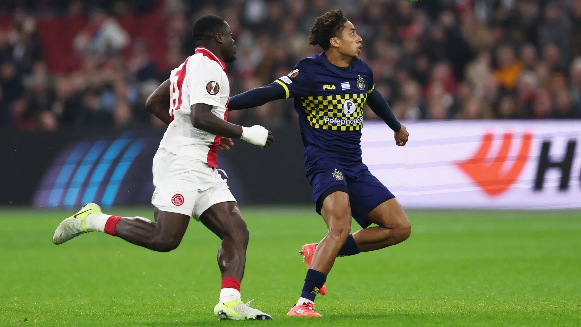 Các câu lạc bộ hàng đầu Premier League sôi động trên thị trường chuyển nhượng