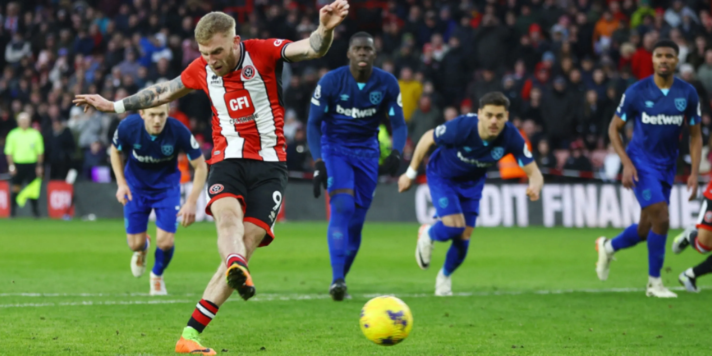 Oli McBurnie, tiền đạo tiềm năng trở lại Sheffield United, kỳ vọng sẽ là nhân tố chủ chốt trong các giải đấu bóng đá Anh.