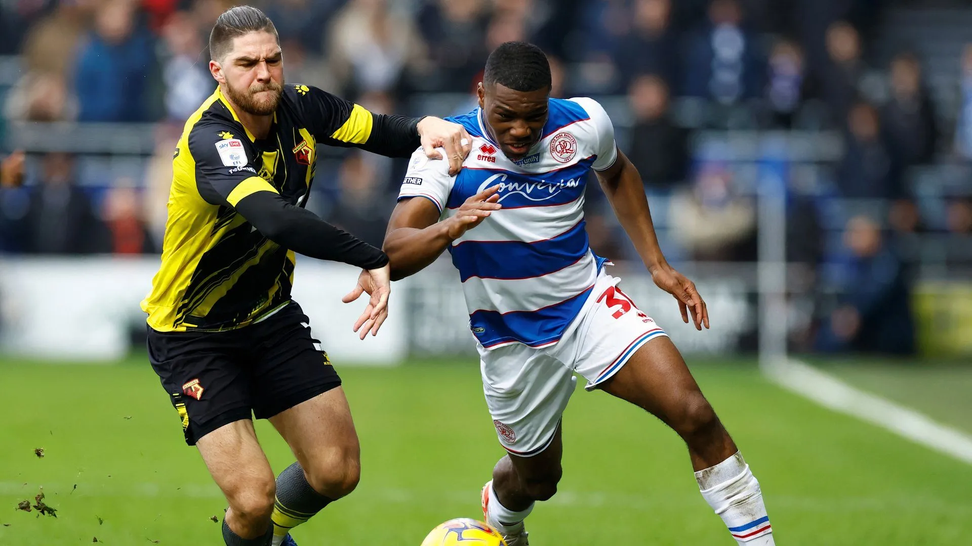 Tiền đạo trẻ Sinclair Armstrong đối mặt với tương lai không chắc chắn tại Bristol City và bóng đá Anh.
