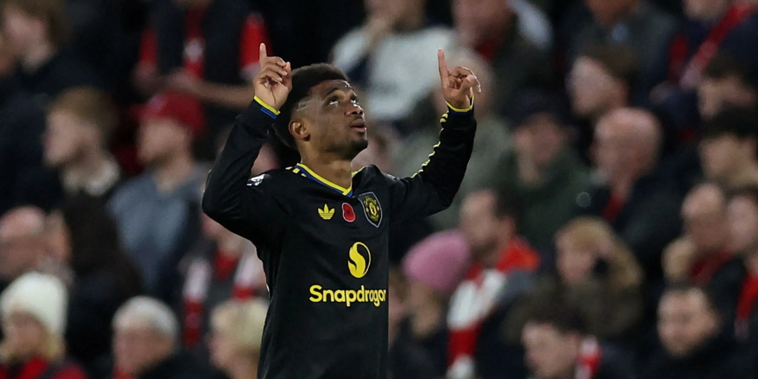 Amad Diallo thi đấu xuất sắc ở vị trí back biên phải cho Manchester United