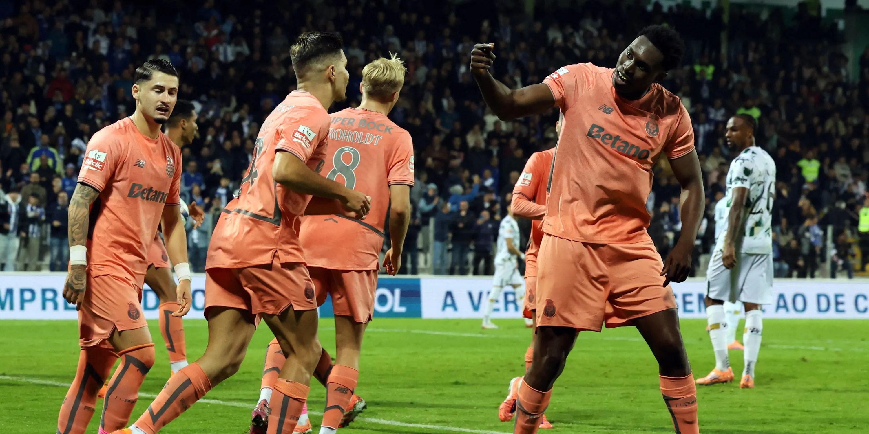 FC Porto Samu Aghehowa ăn mừng bàn thắng