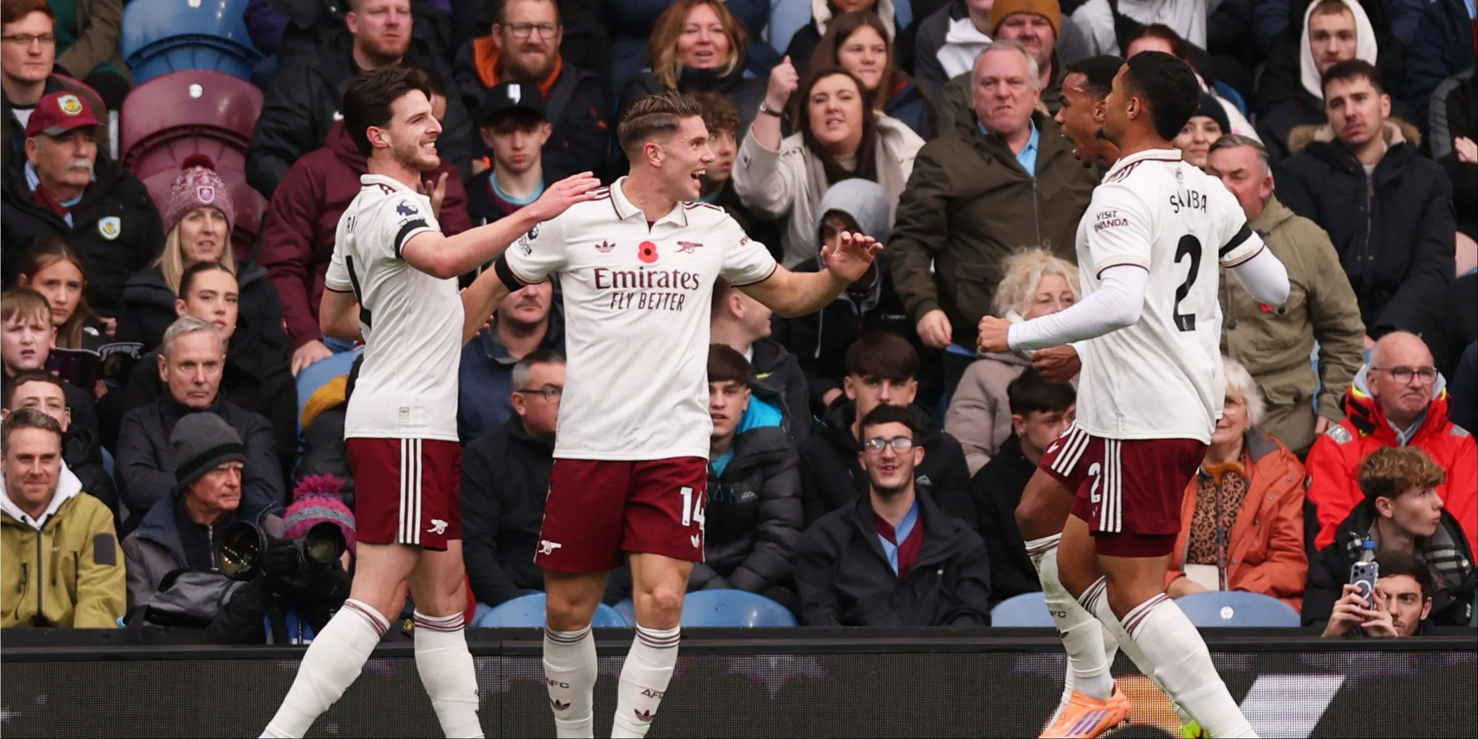 Hàng phòng ngự Arsenal với sự tham gia của Saliba, Rice và tấn công của Gyokeres, thể hiện lối chơi toàn diện