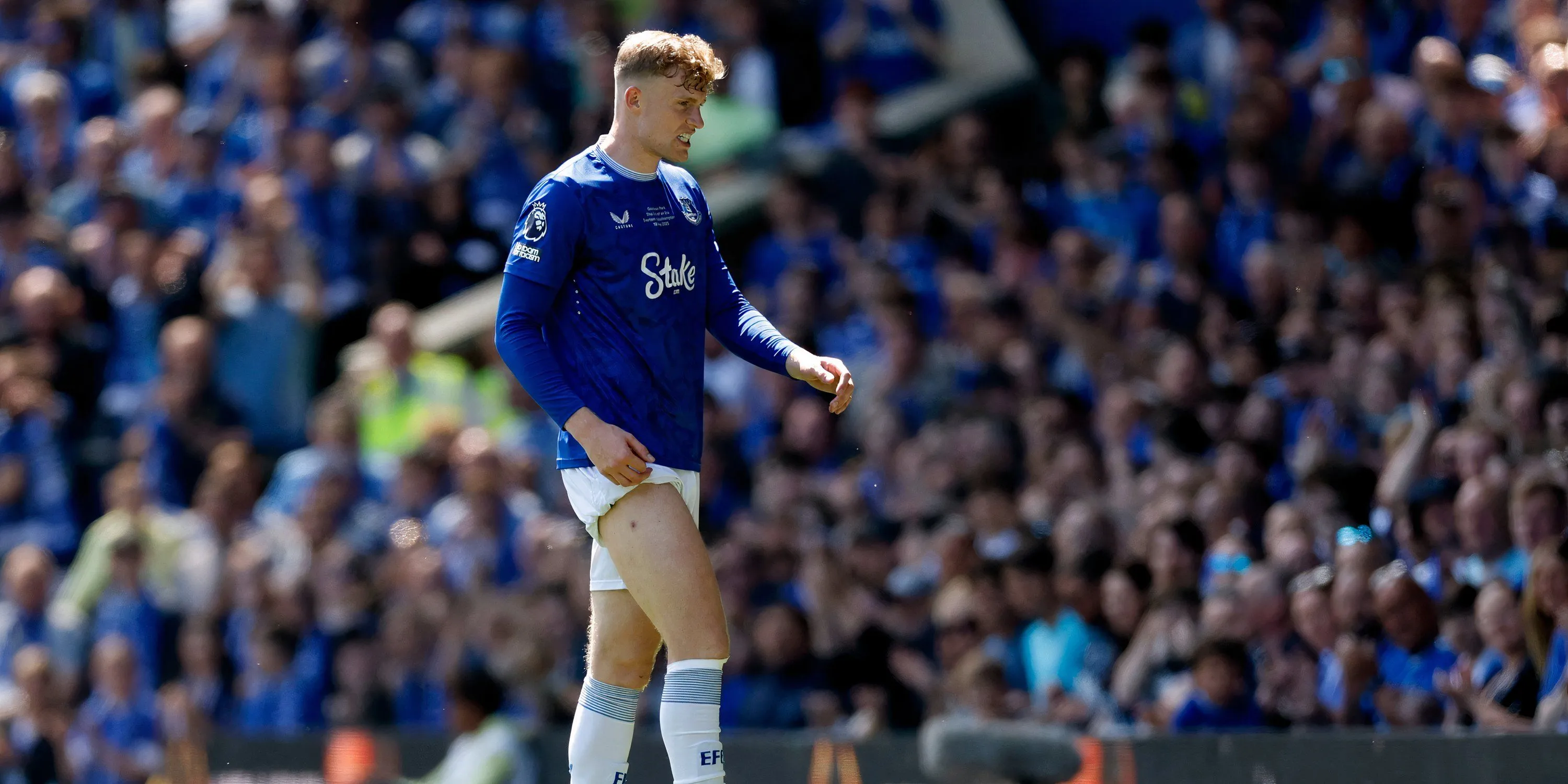 Hậu vệ Everton Jarrad Branthwaite trong một trận đấu tại Ngoại hạng Anh