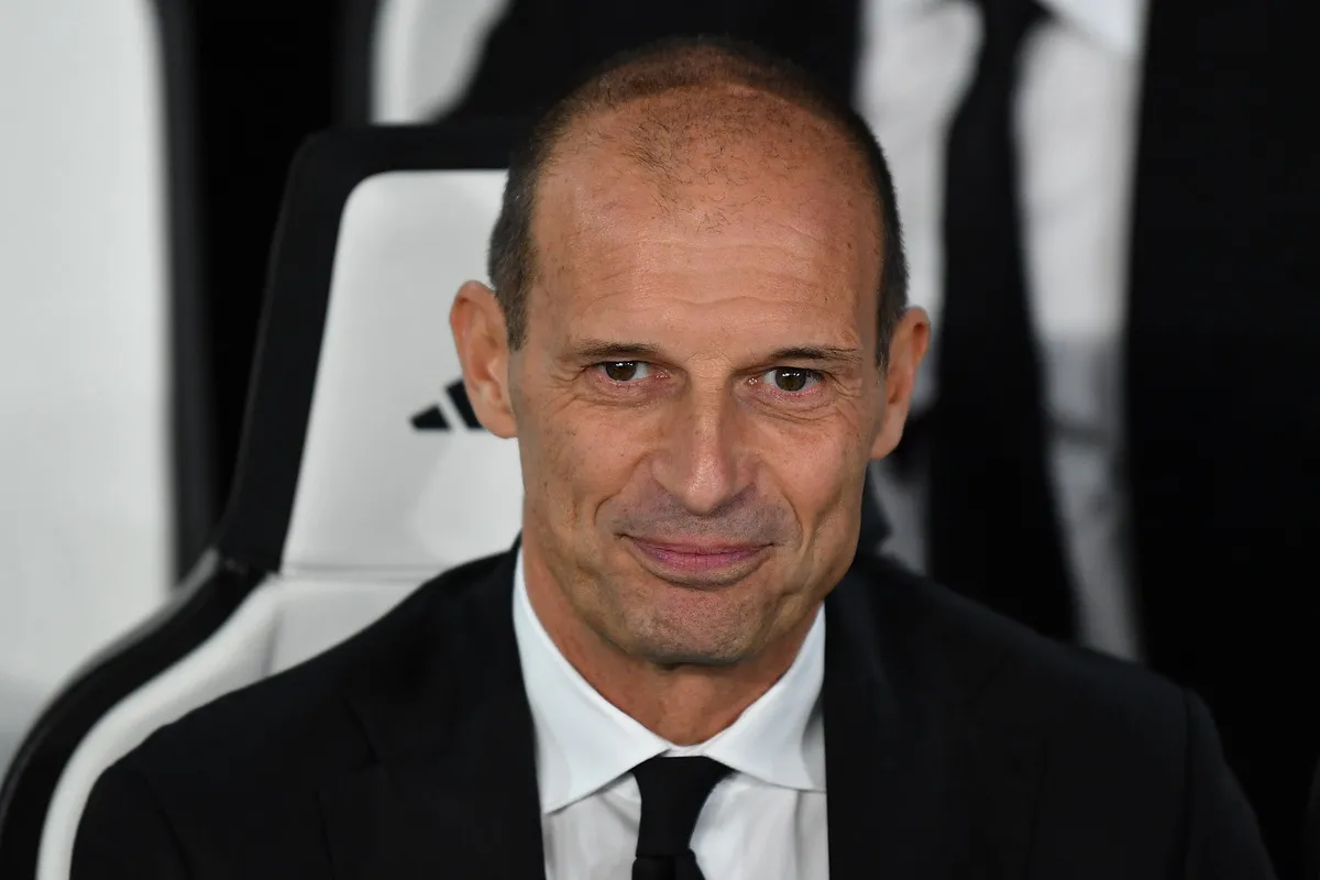 Huấn luyện viên Massimiliano Allegri chỉ đạo đội tuyển AC Milan với sự tự tin và kỹ năng chiến thuật cao