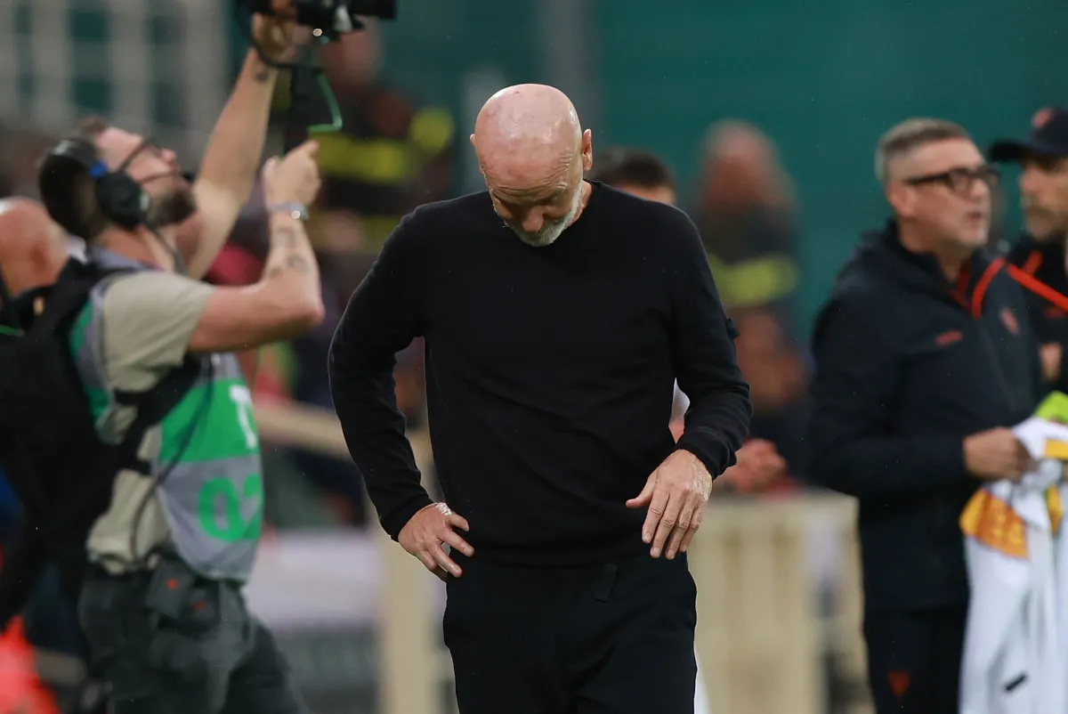 Huấn luyện viên Stefano Pioli của Fiorentina thể hiện sự thất vọng trong trận đấu với Lecce