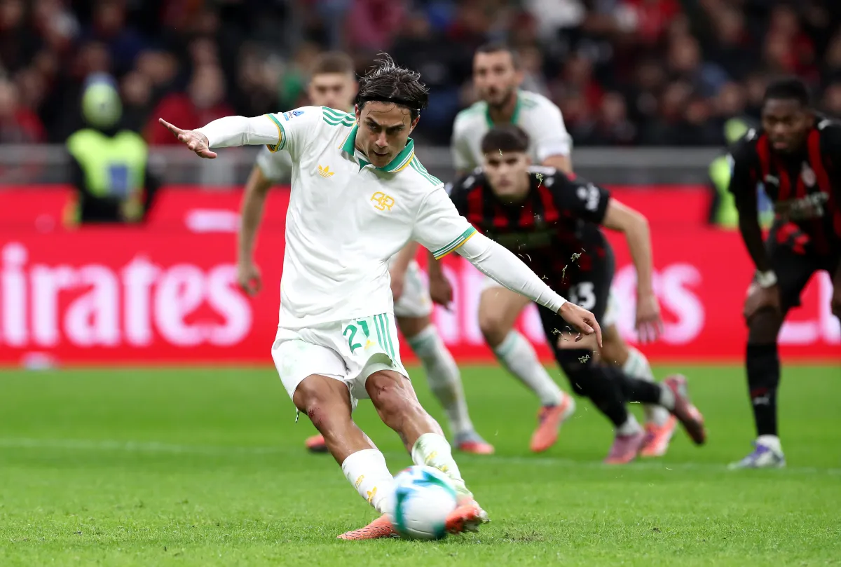 Paulo Dybala không thể ghi bàn từ chấm penalty khi cú sút của anh bị thủ môn Mike Maignan cứu lại